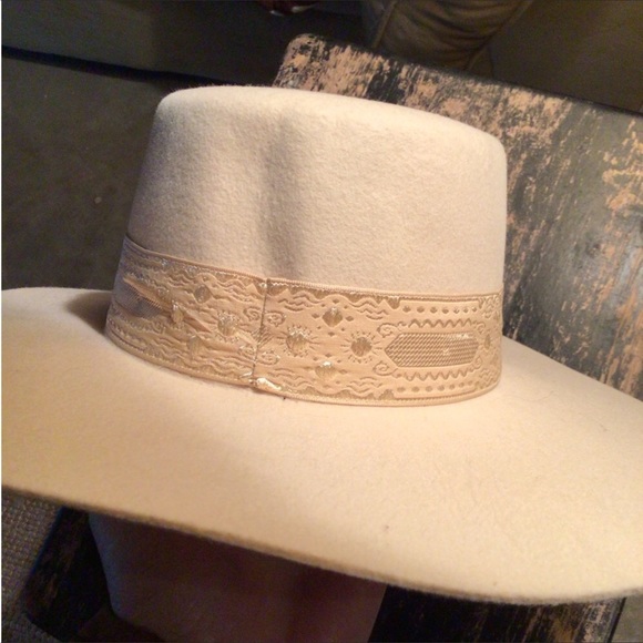 Rare Lack of Color the Sierra boater - Picture 4 of 5